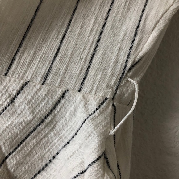 BERSHKA V neck tie front striped white top - Picture 4 of 9